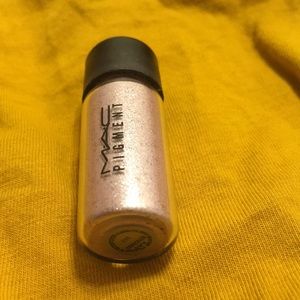 Mac pigment